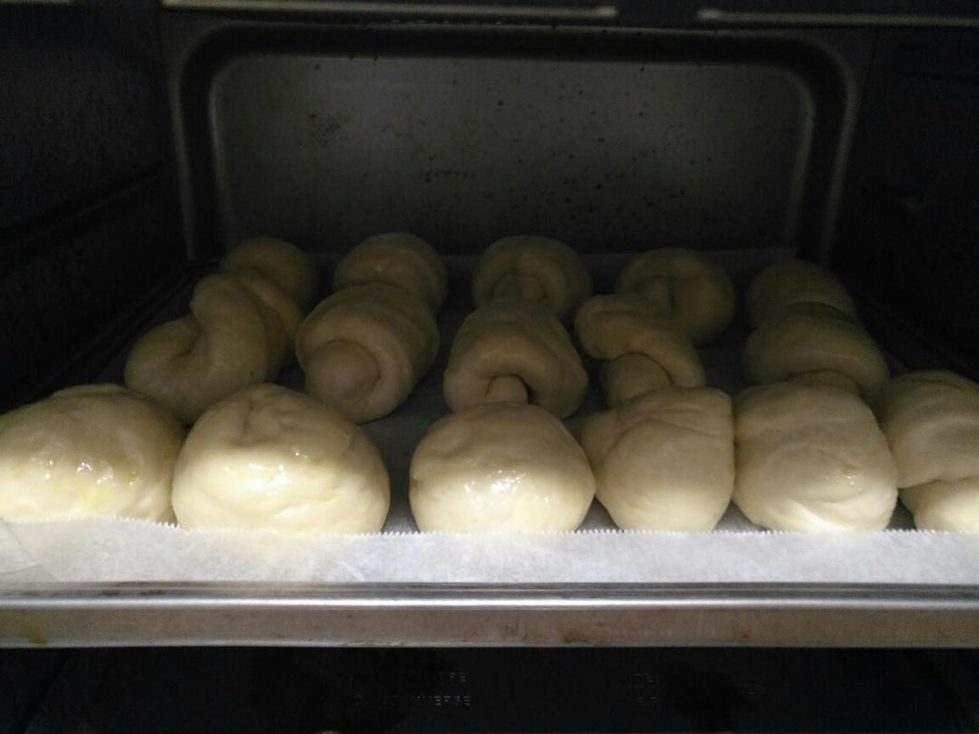 大人小孩都爱不释口的【蜂蜜牛奶小餐包】