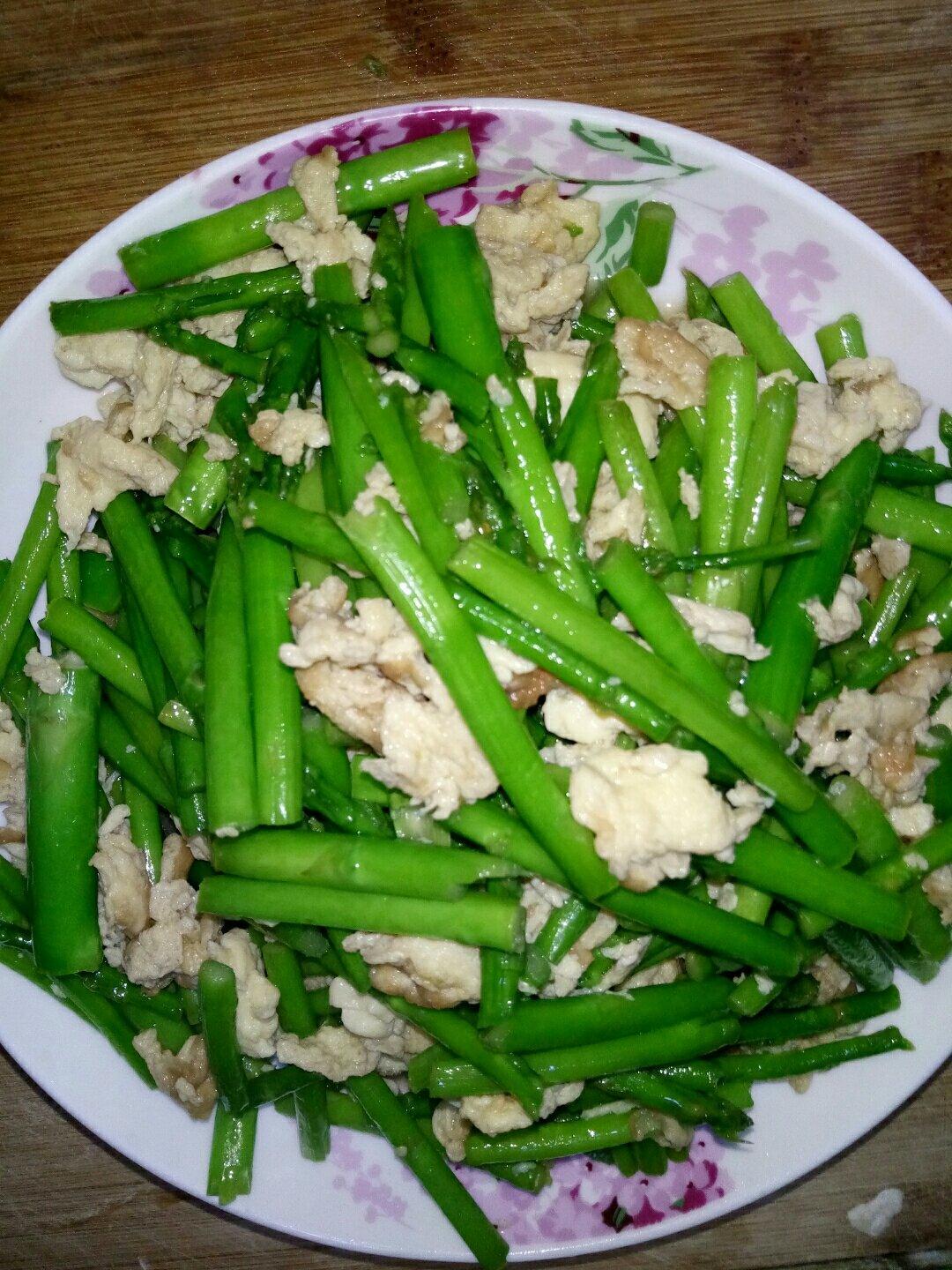 芦笋炒蛋的做法