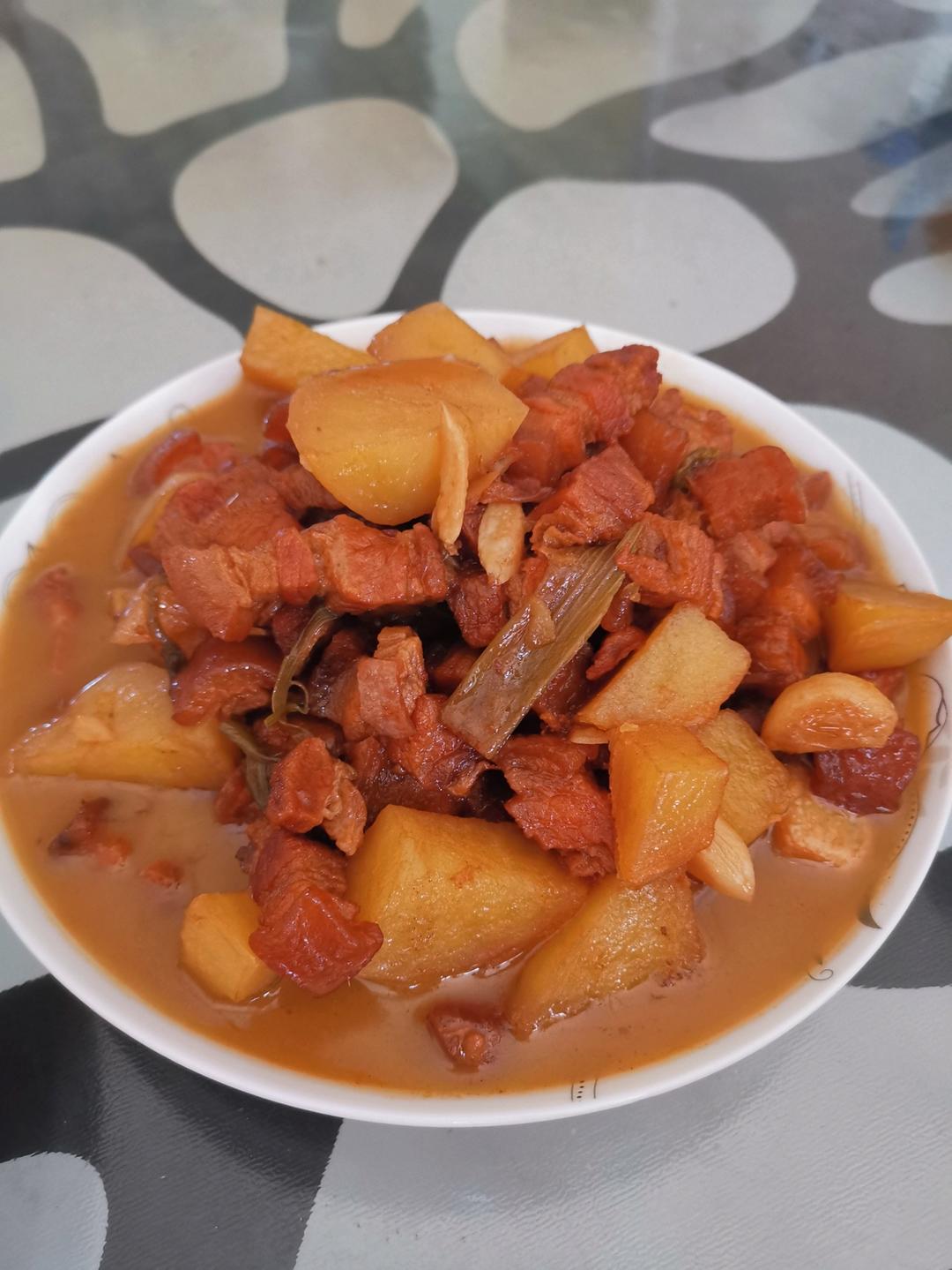红烧肉炖土豆（丝毫不腻）