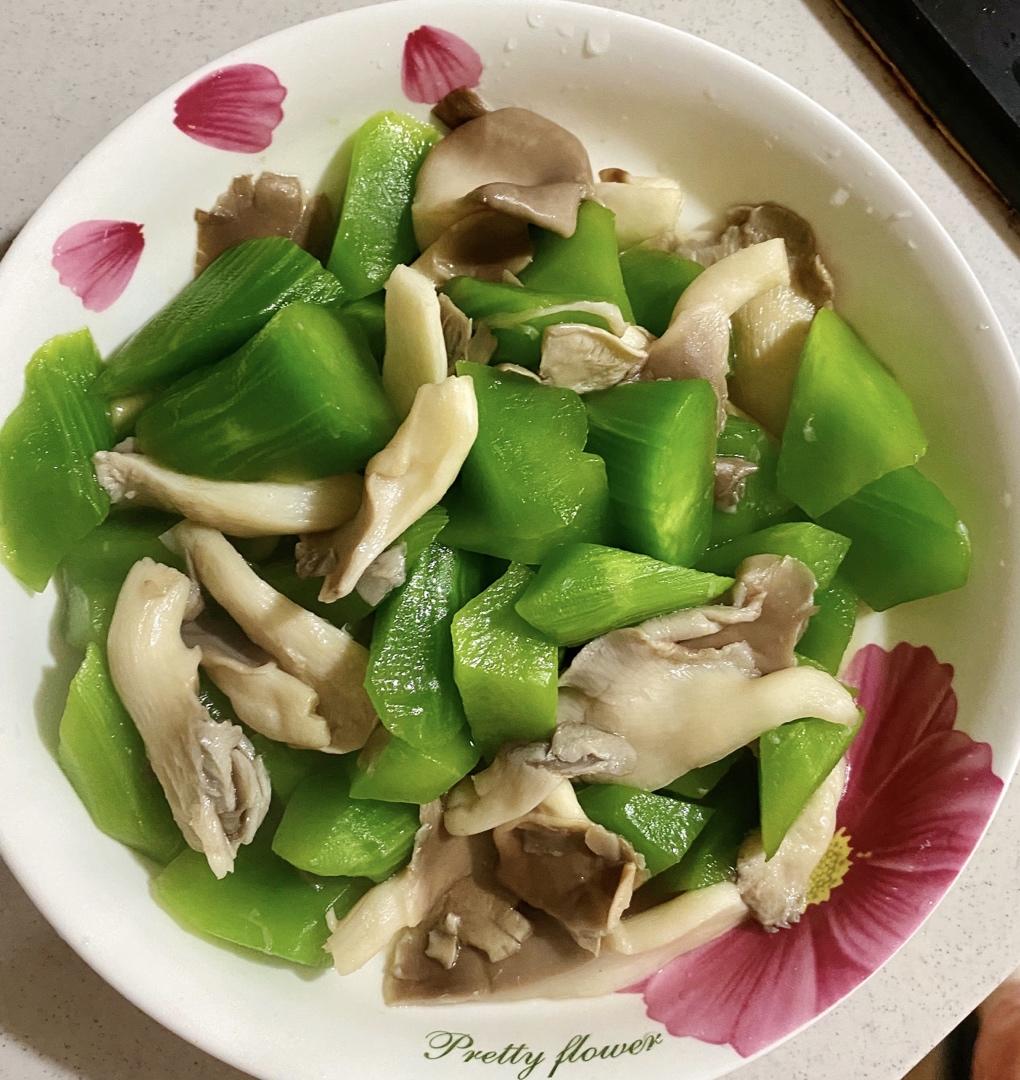 金华火腿炒莴笋鸡腿菇