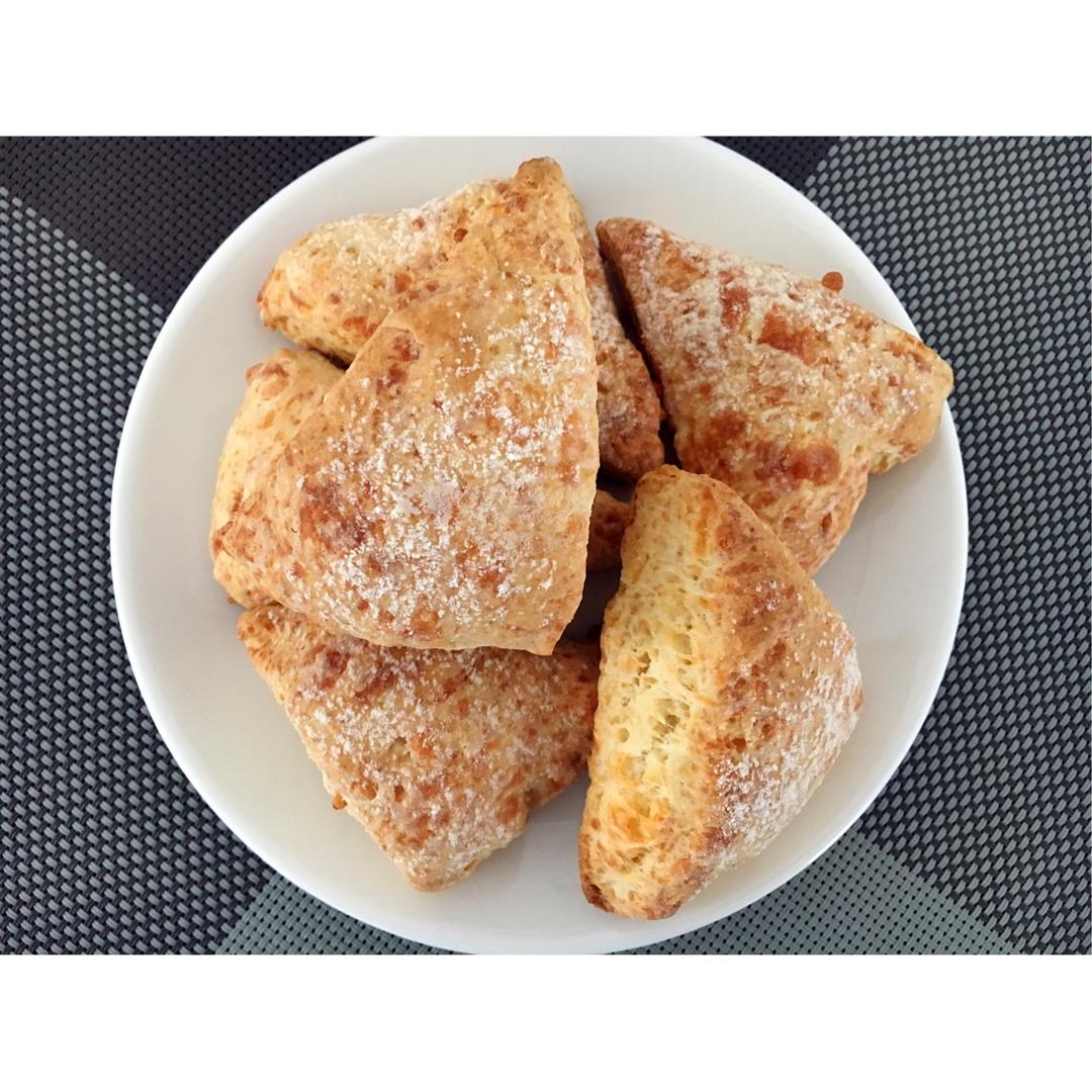 藤田千秋的【切达奶酪咸司康】