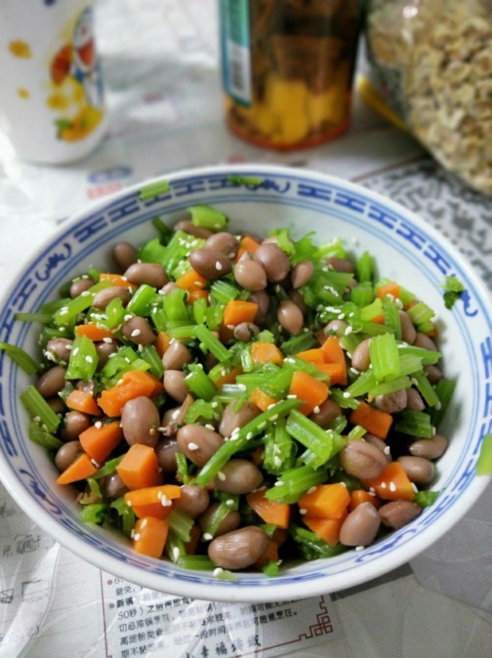 凉拌芹菜花生米胡萝卜