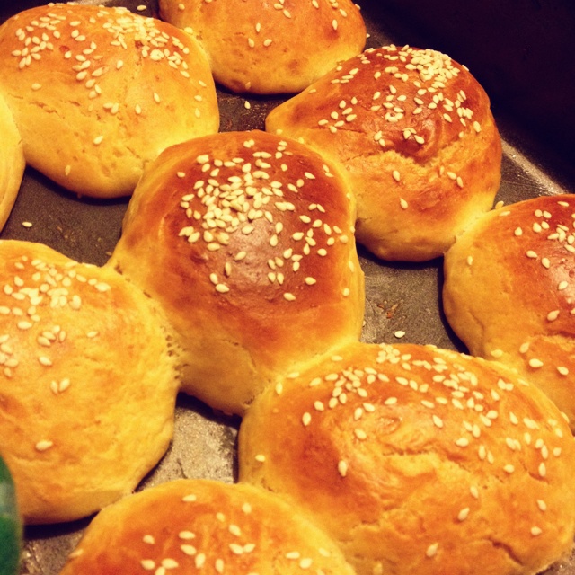 大人小孩都爱不释口的【蜂蜜牛奶小餐包】