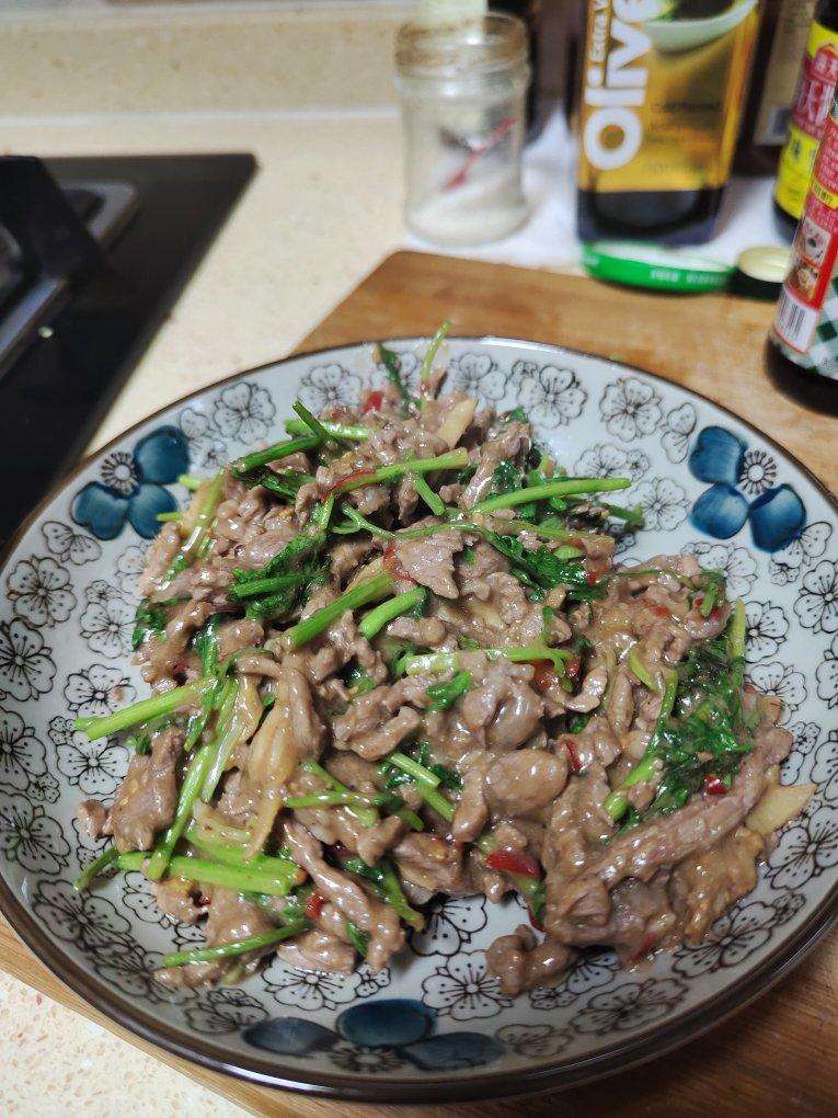 小炒黄牛肉，肉嫩味香！太好吃了简直是米饭杀手！