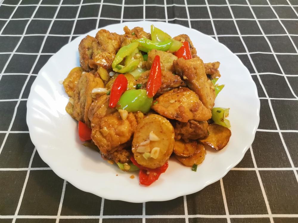 地上三鲜入锅烹，米饭三碗进肚来！        超级下饭菜！            睿睿老爹私房菜-地三鲜