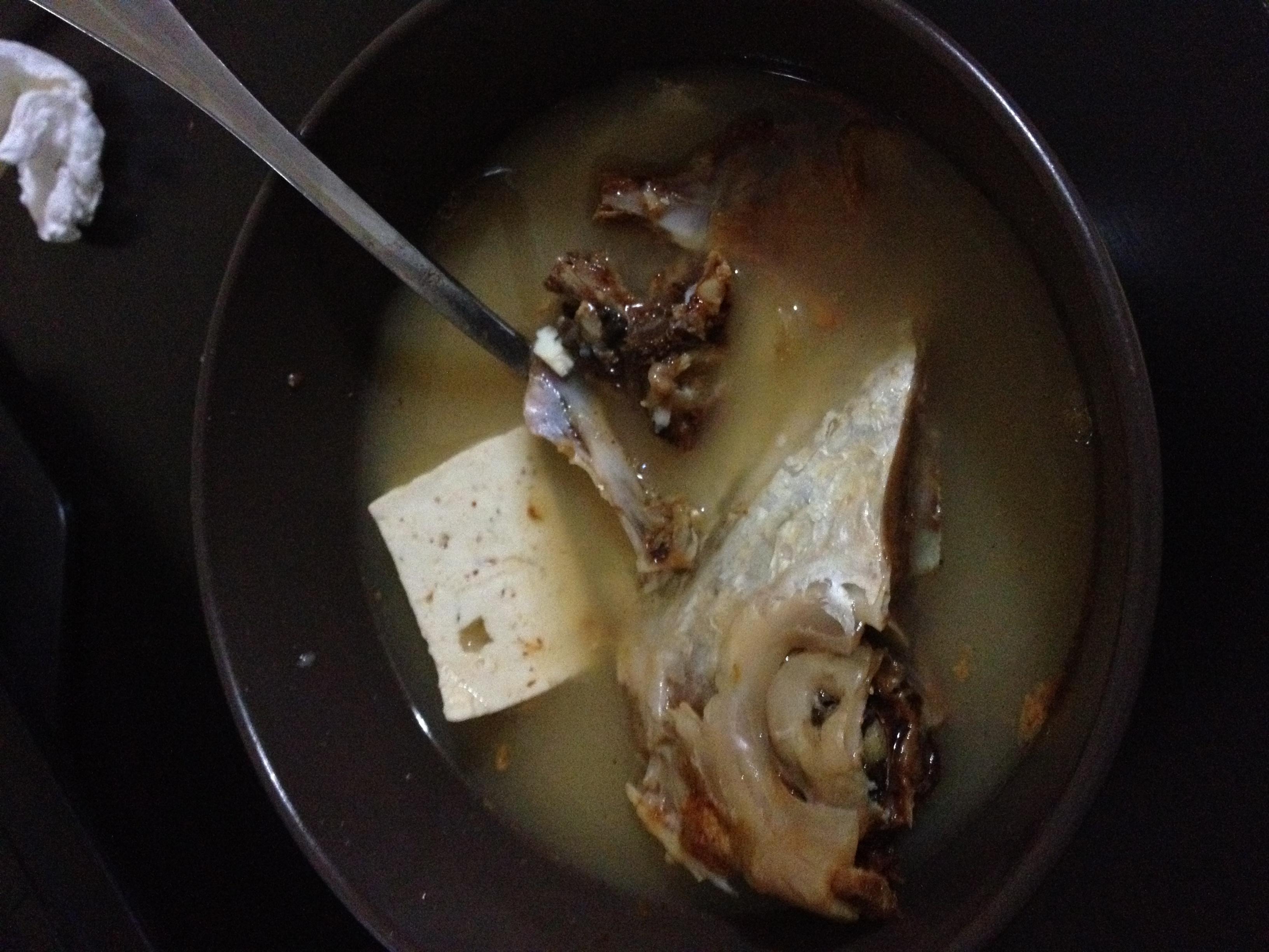 咸鱼头豆腐汤的做法