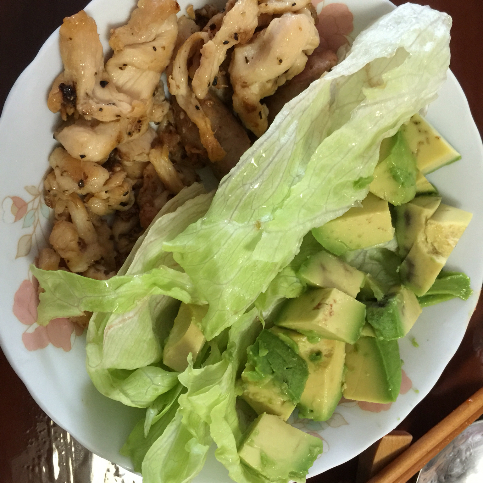 鸡肉牛油果沙拉