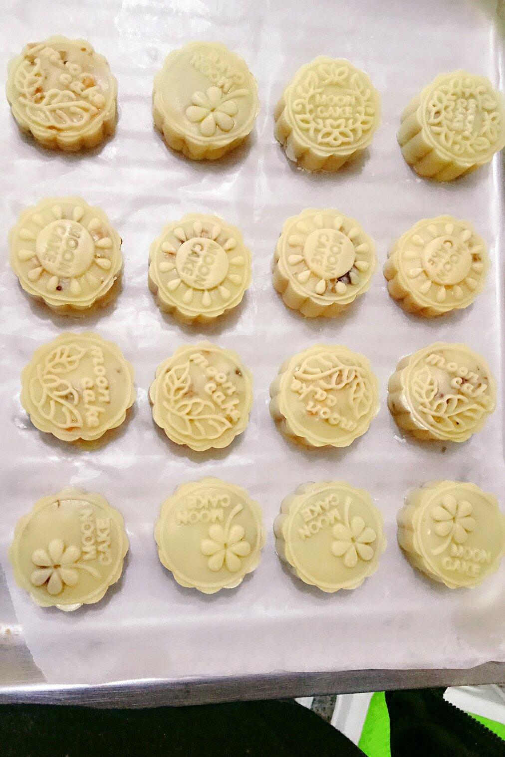 广式月饼—蛋黄莲蓉月饼