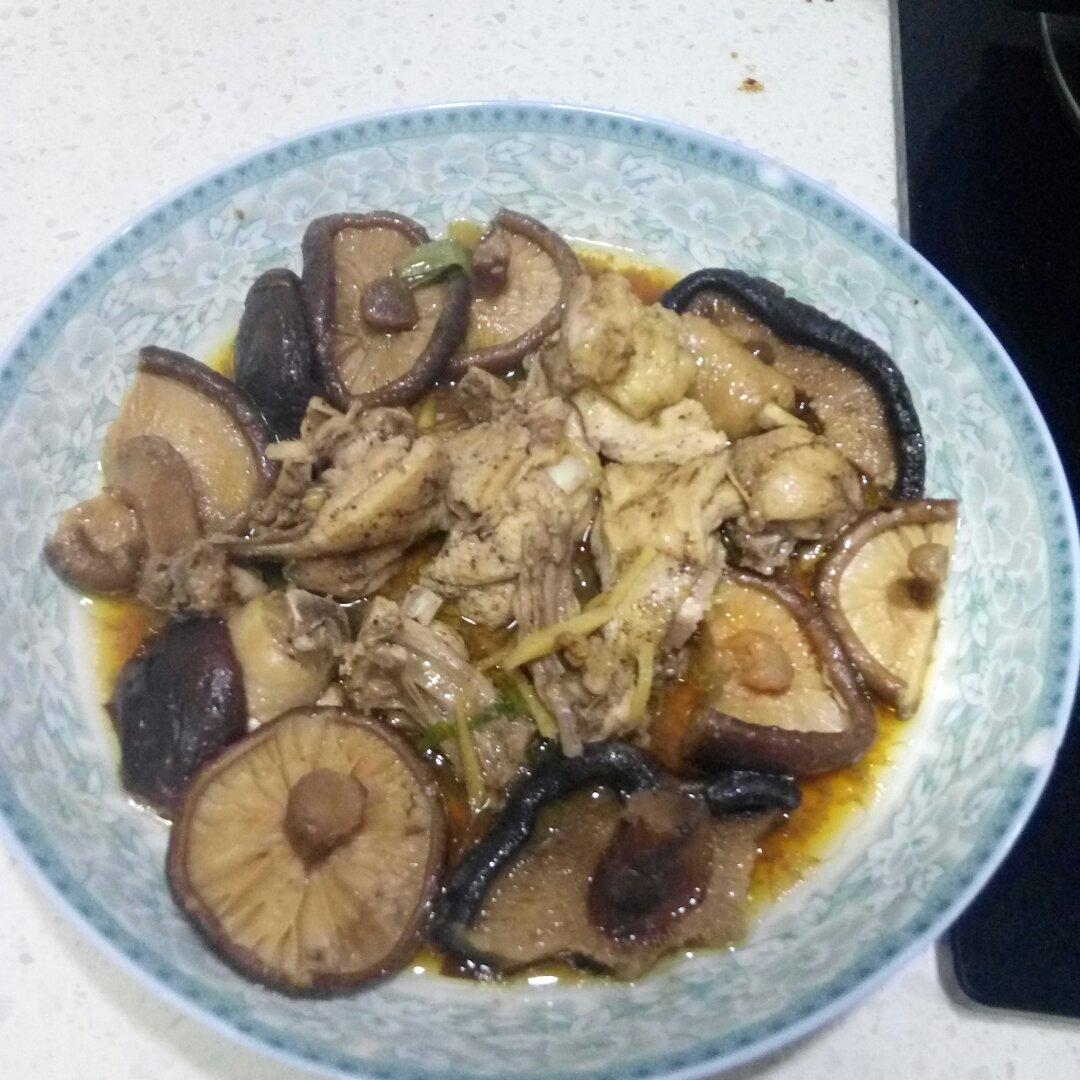 香菇黑木耳蒸鸡