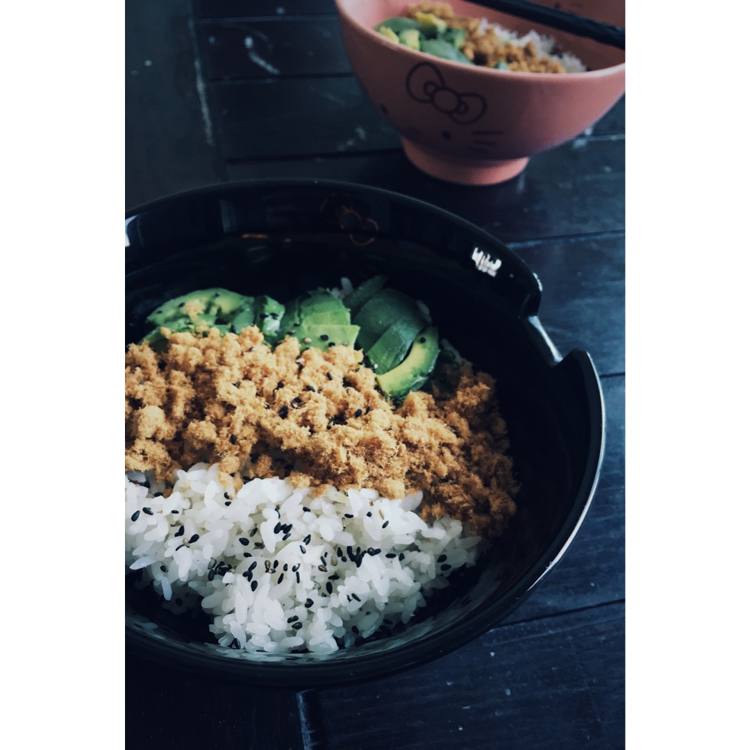 牛油果海苔肉松拌饭