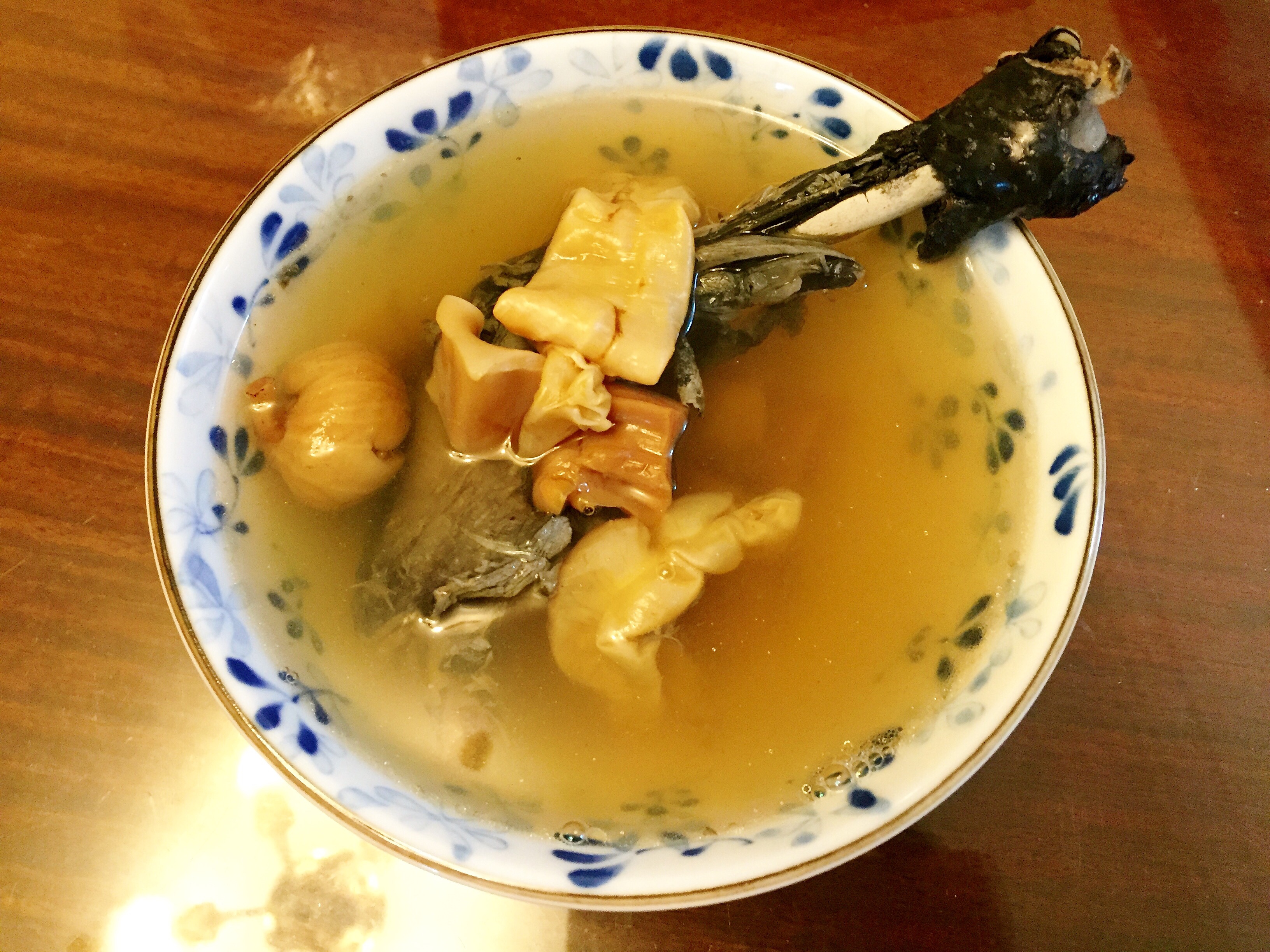广东花胶响螺炖鸡汤的做法
