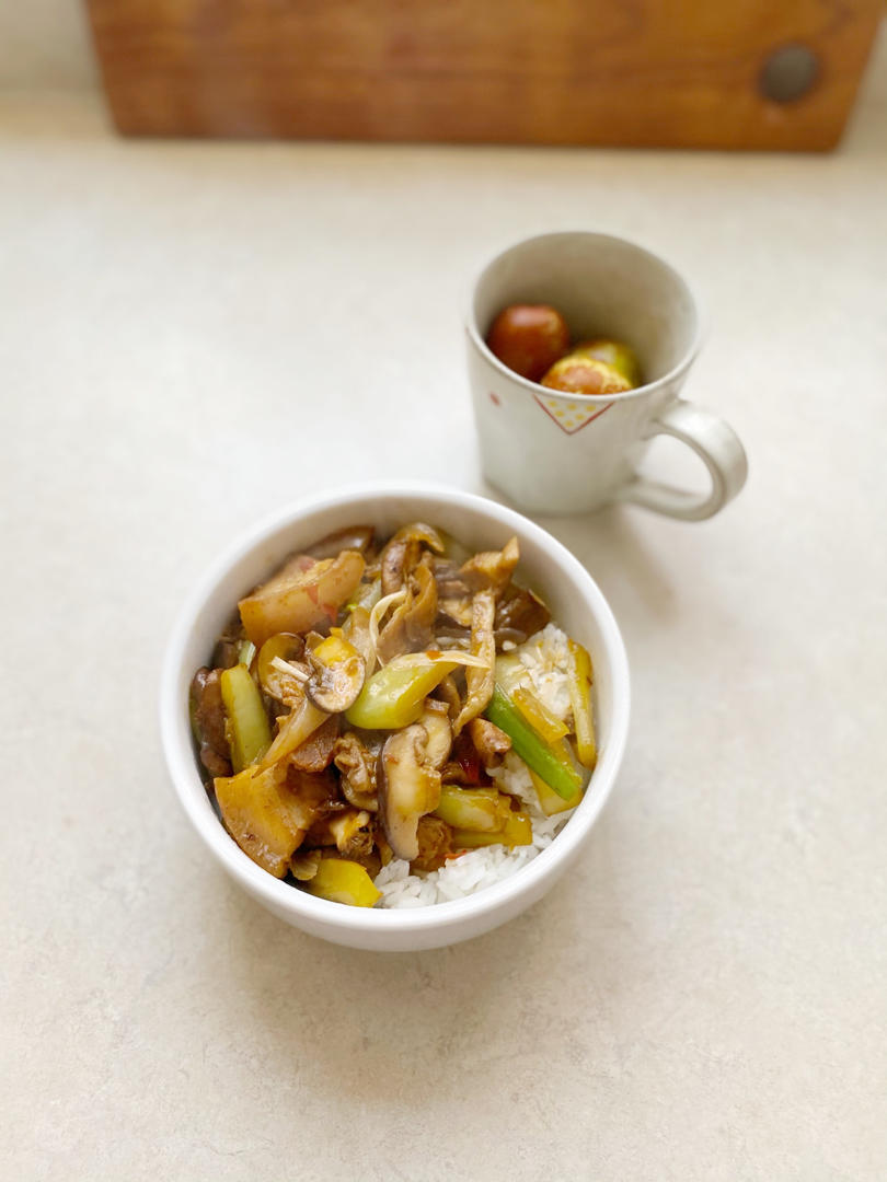 白蘑菇炒五花肉