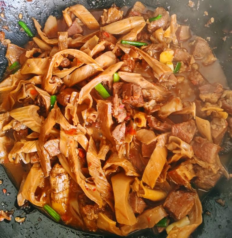 川味干笋烧牛腩