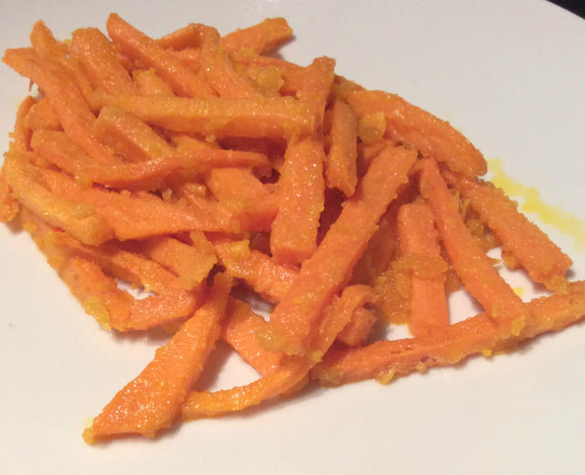 咸蛋黄焗红薯条的做法