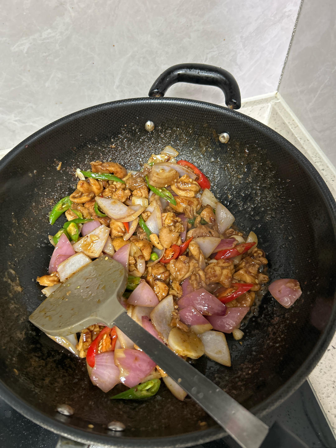 香辣过瘾 鲜嫩爽滑 洋葱炒鸡腿