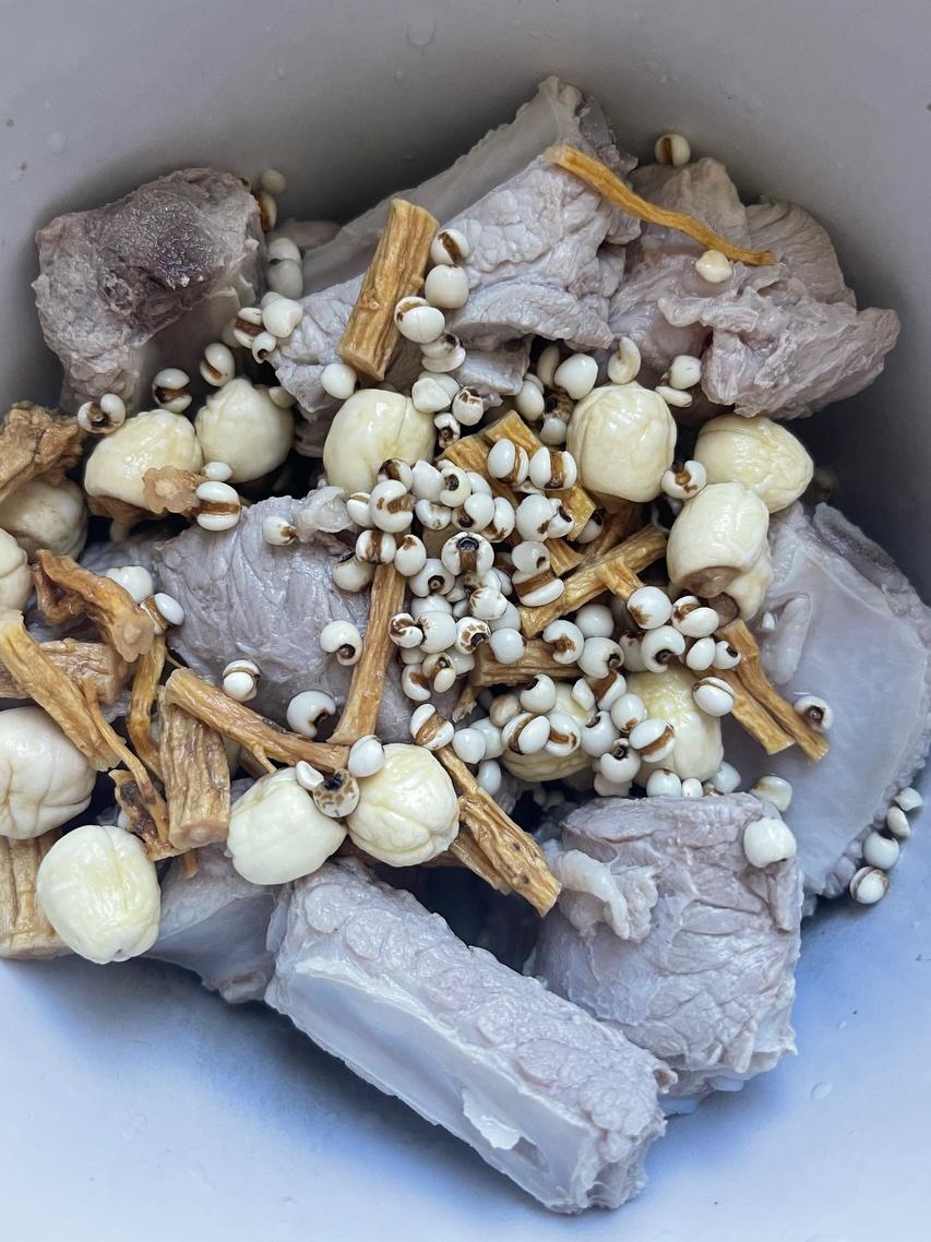 莲子薏米党参排骨汤