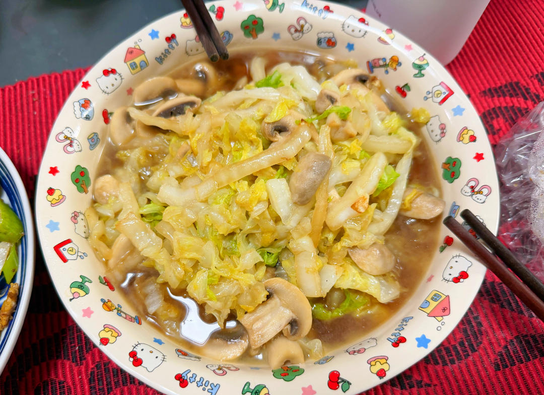 超级简单的—白菜炒口蘑