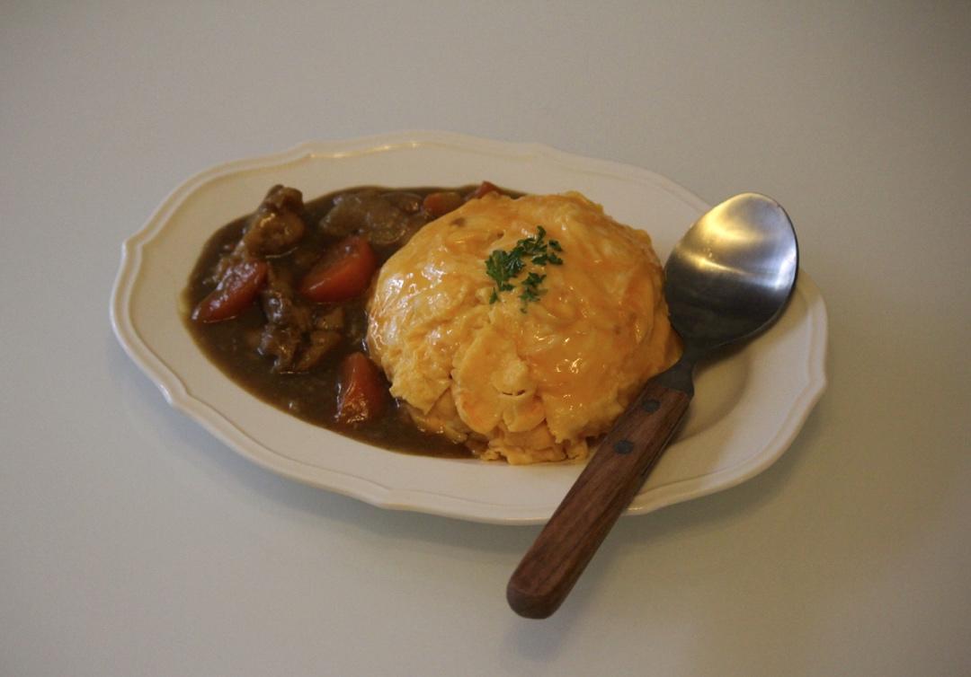 奶香鸡肉咖喱蛋包饭