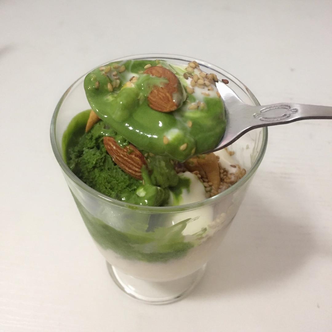 抹茶白巧冰淇淋