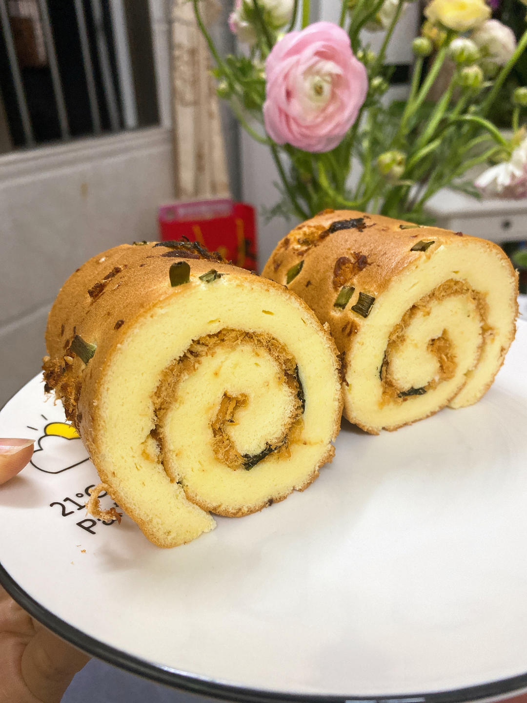 日式棉花瑞士卷，一次成功，口感绵软细腻，春游试试做一个，让你味蕾绽放。