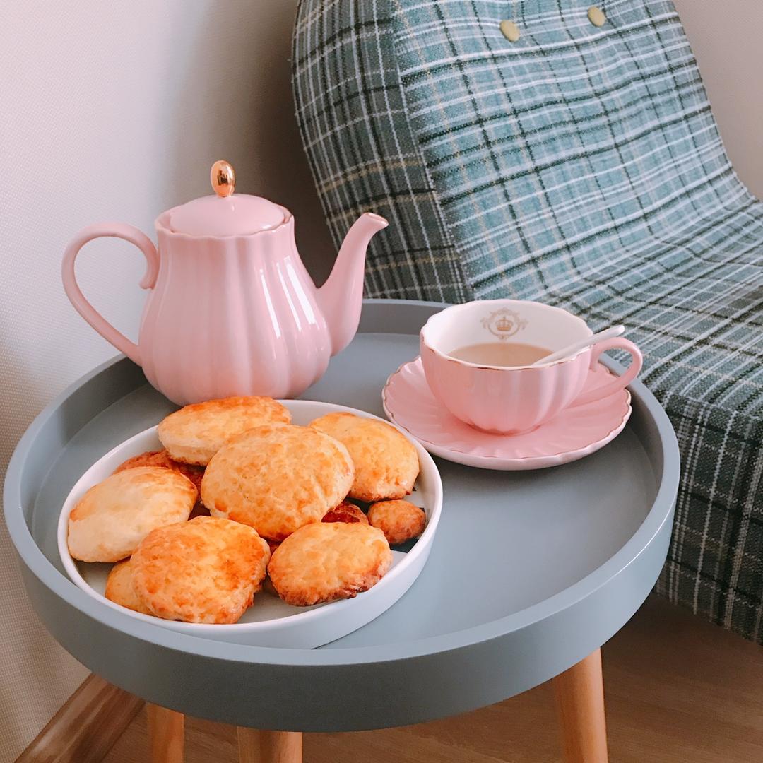 【视频】3分钟 奶油司康Scone(可能是世界上最快手的司康) 消耗淡奶油～