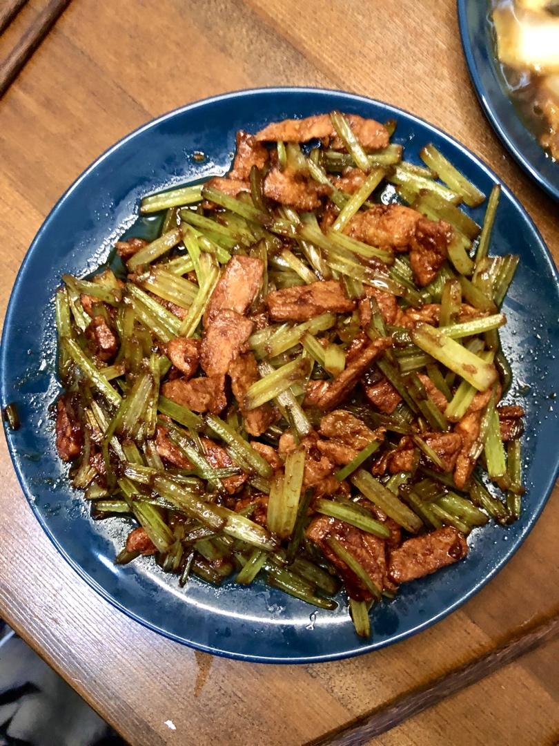 芹菜炒肉