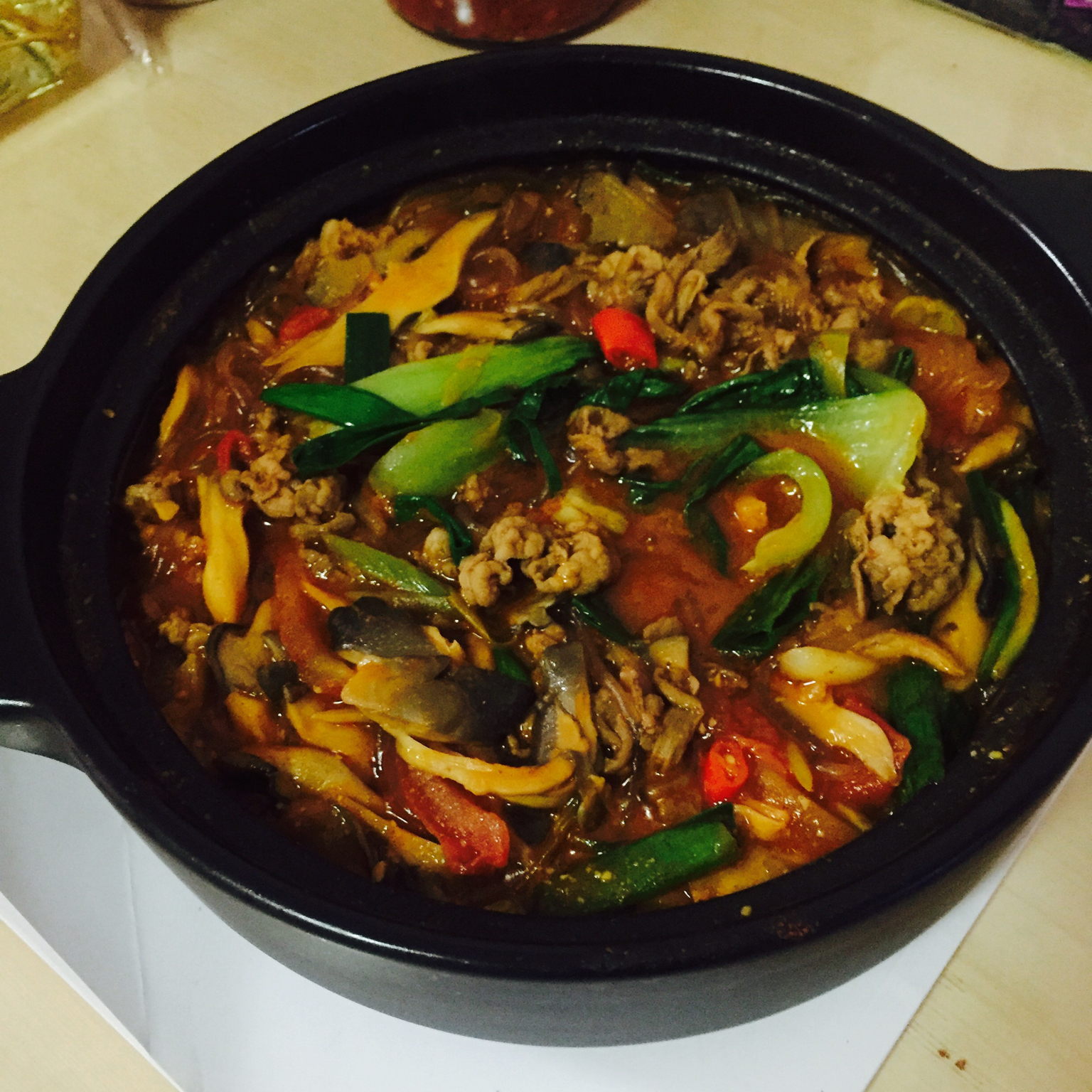 肥牛蘑菇砂锅 Beef & Mushroom Hotpot