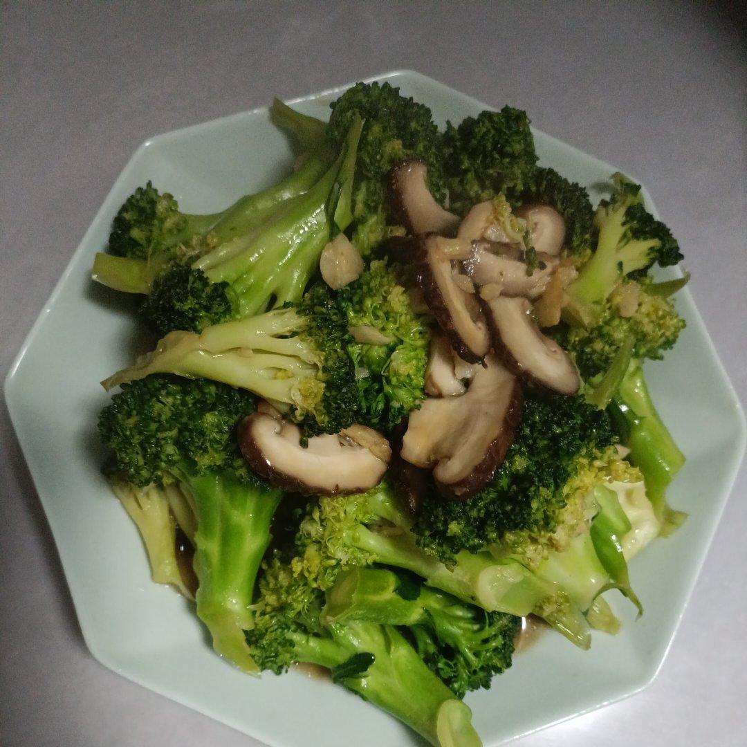 低脂好吃的西兰花炒香菇