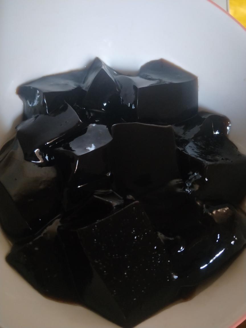 自制黑凉粉(龟苓膏)仙草