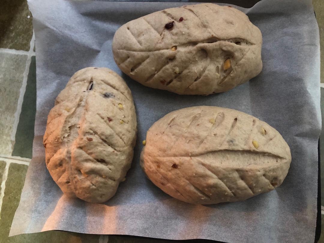 无糖无油黑麦核桃软欧