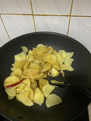 香喷喷的洋葱土豆片的做法 步骤7