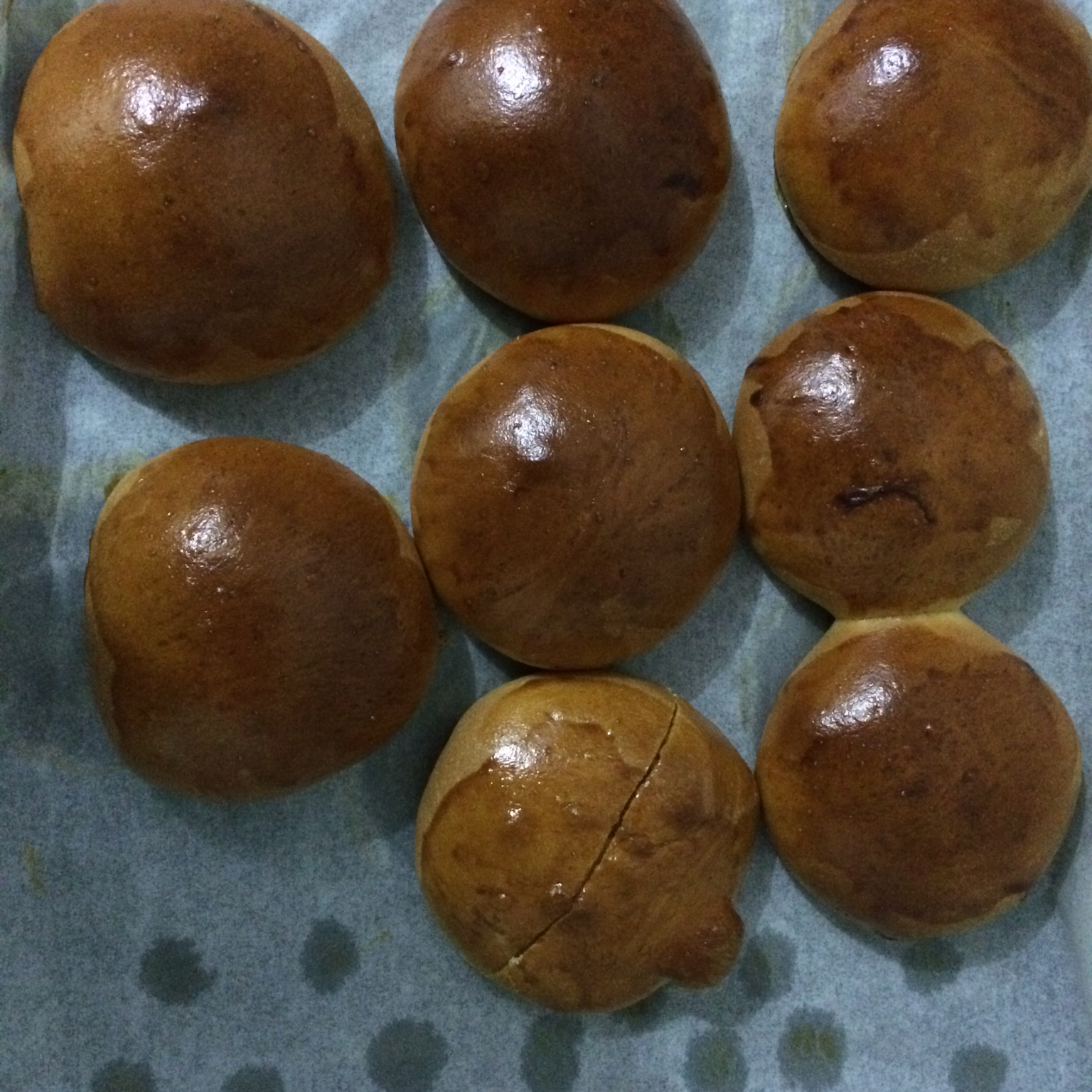 大人小孩都爱不释口的【蜂蜜牛奶小餐包】