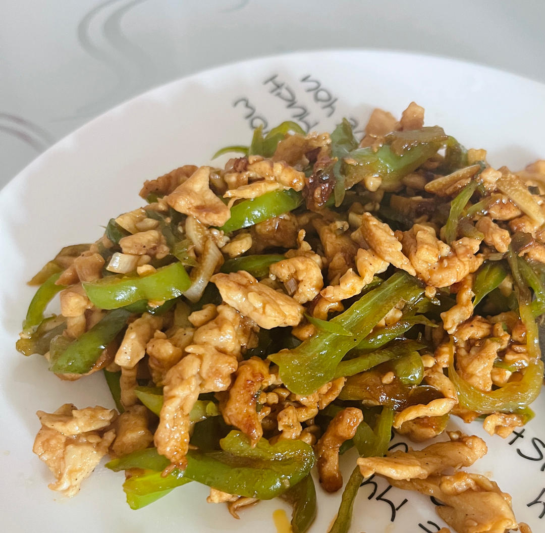 巨好吃的青椒炒鸡胸肉丝，超下饭
