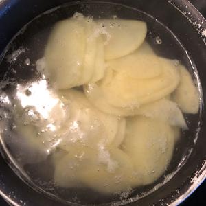 ㄟ(ʅ⊙ω⊙)超快速椒盐土豆片 — 外酥里嫩的做法 步骤3