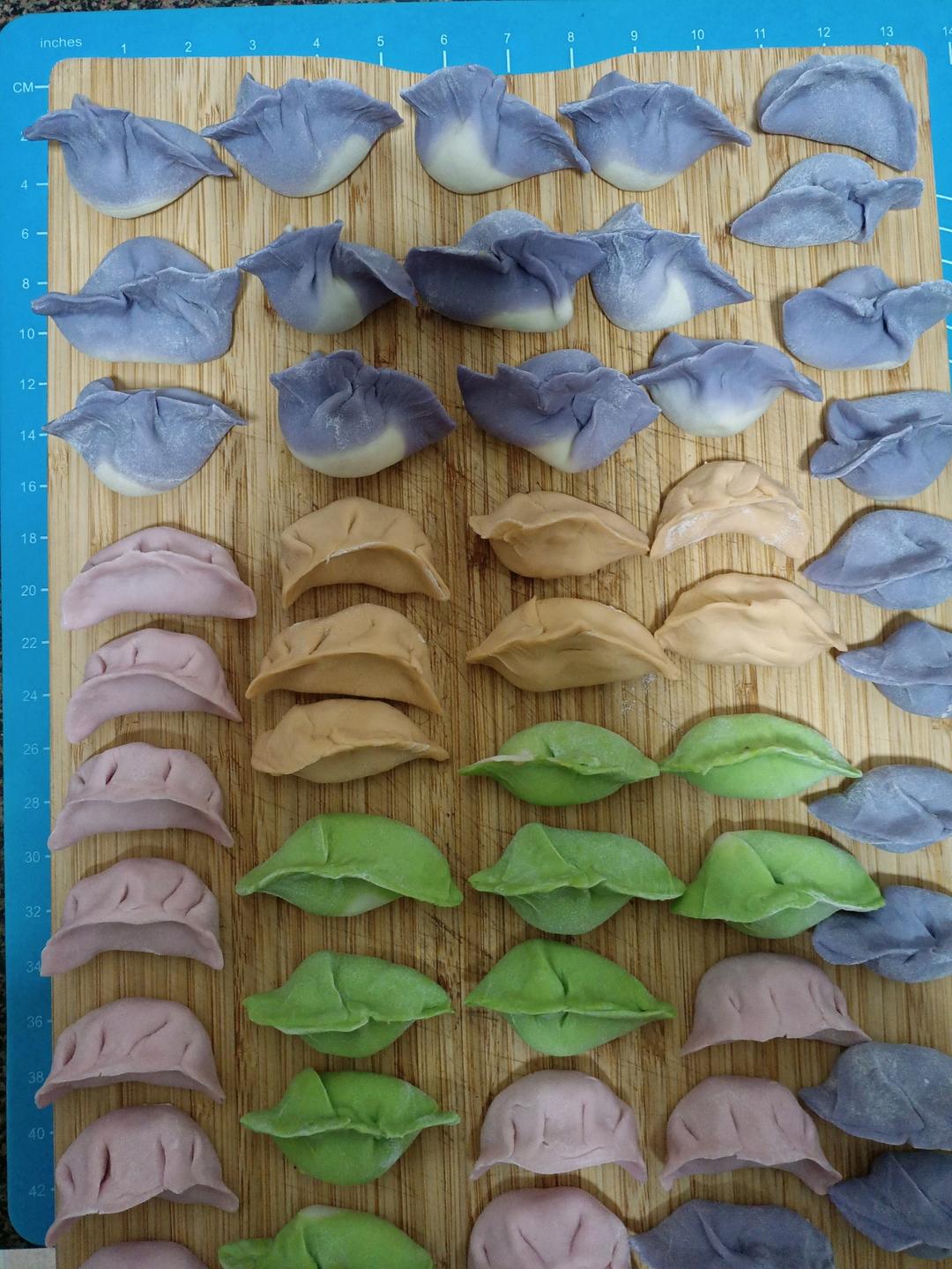 彩色饺子（蔬菜汁）