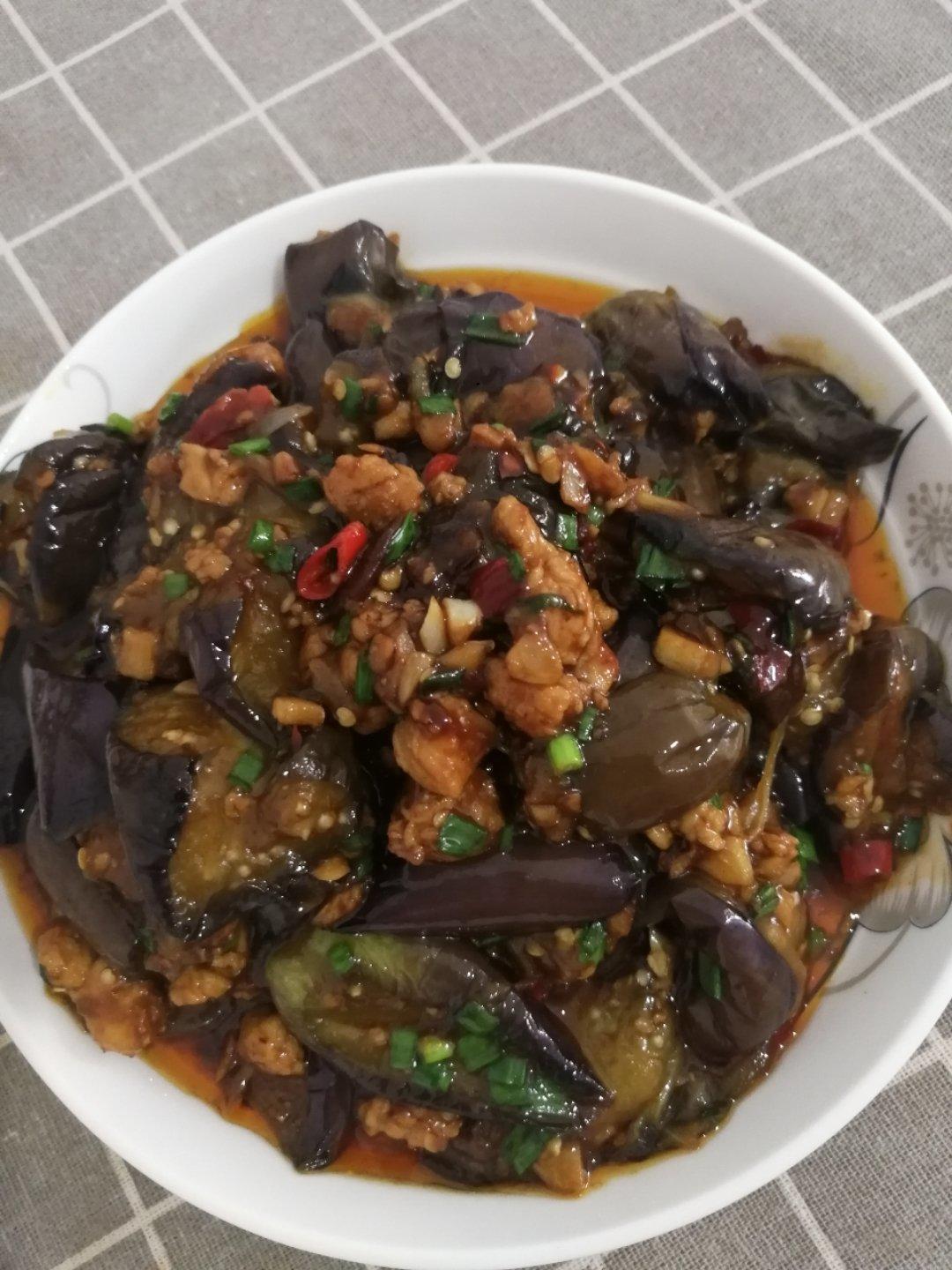 不用炸却能做出饭店那种“油焖茄子”的绝招