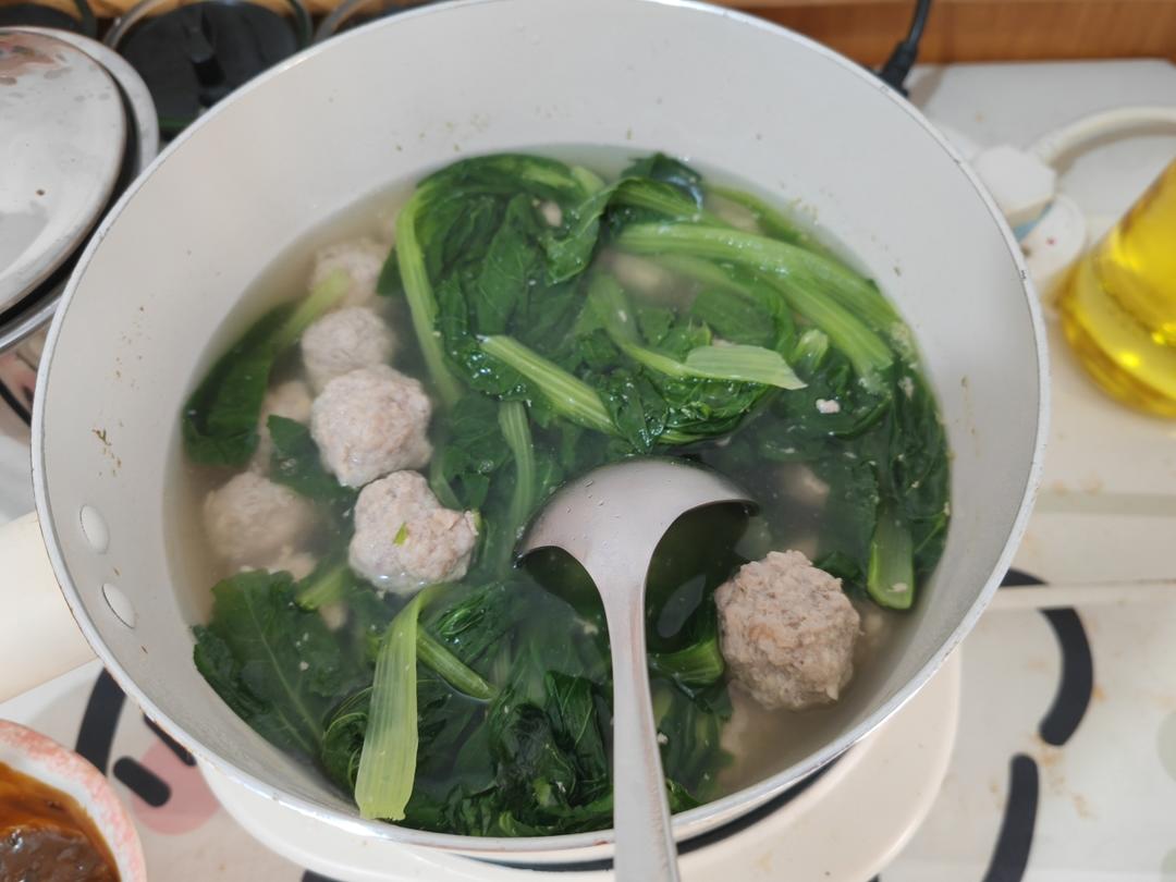 小白菜汆丸子