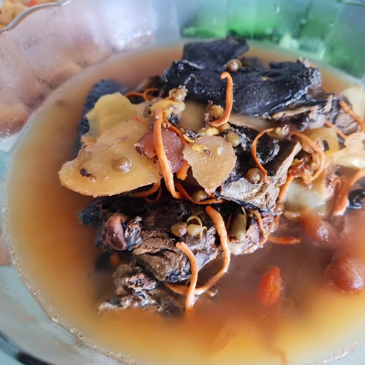 虫草花炖鸡