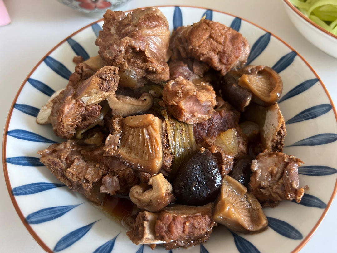 香菇炖排骨