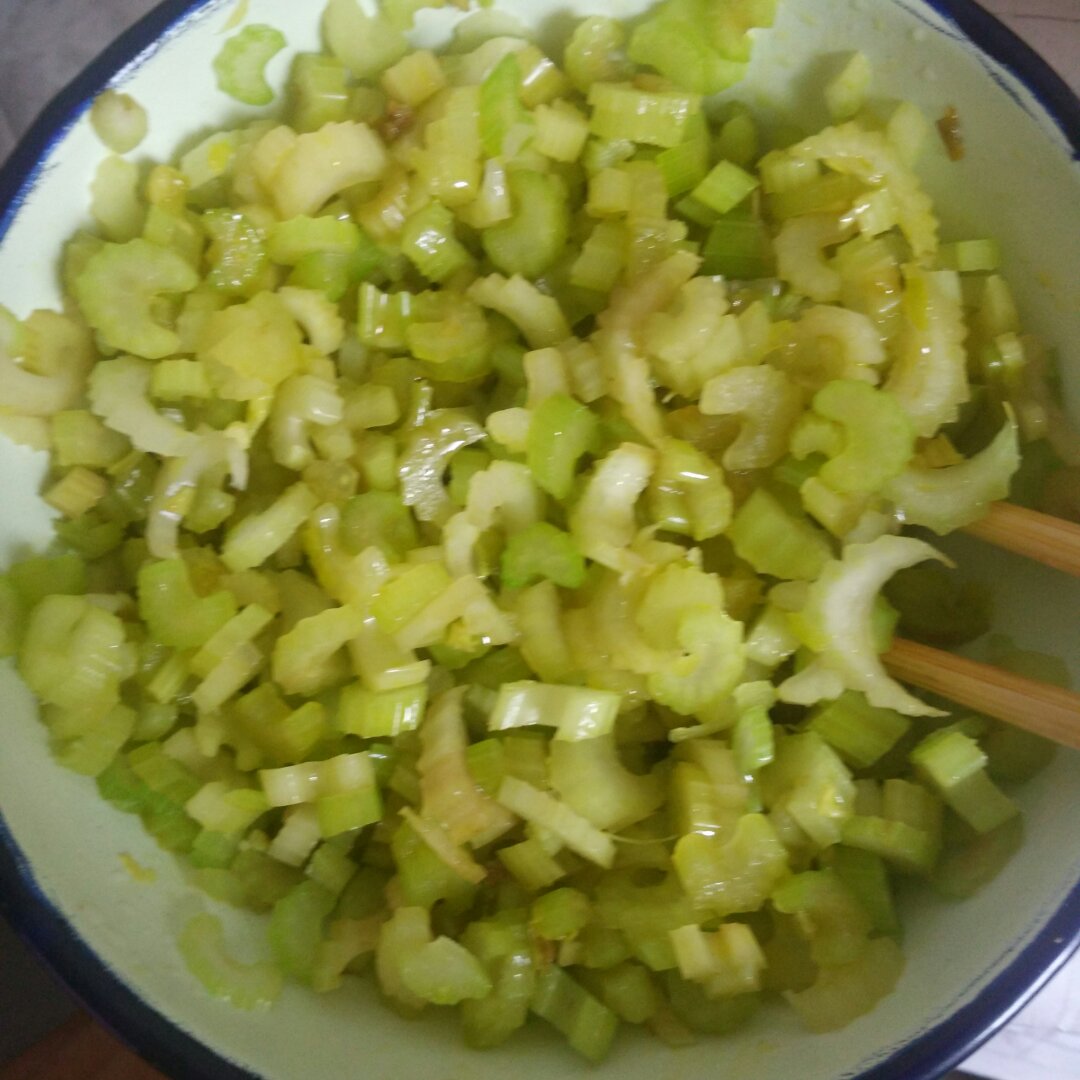 凉拌芹菜（简洁版）