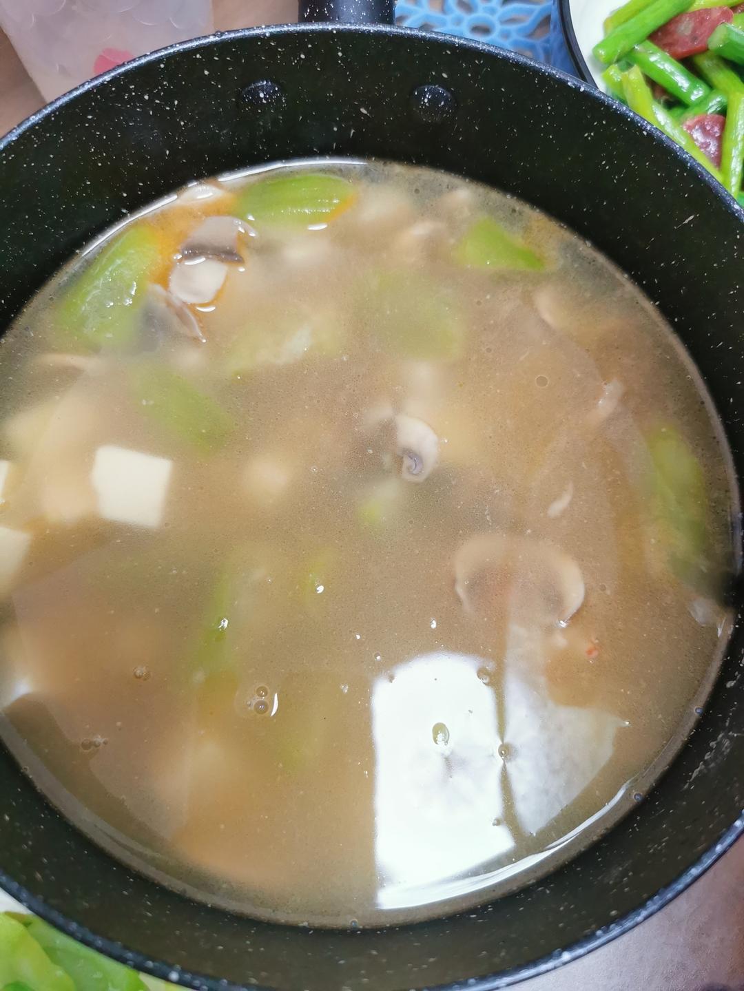 丝瓜豆腐虾仁蘑菇汤