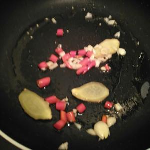 豌豆炒肉沫的做法 步骤5