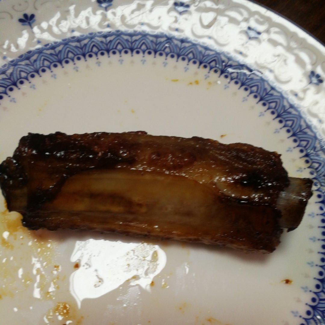 外焦里嫩！好吃到舔手指的蒜香烤排骨