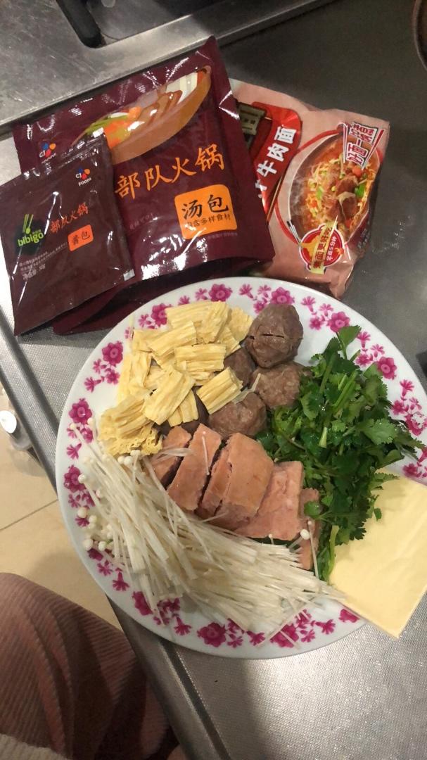 视频【韩国芝士部队锅】香辣美味，不需要厨艺！——松下塔吉锅食谱