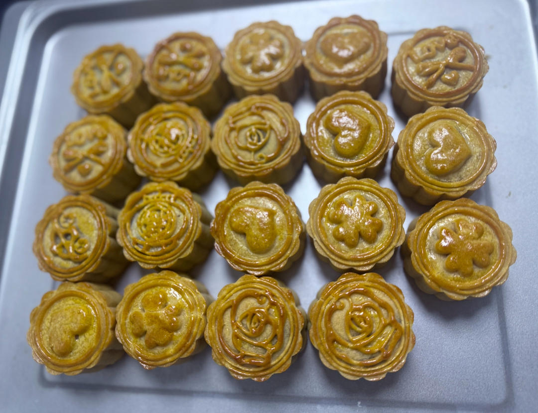 蛋黄肉松月饼(隔夜回油)