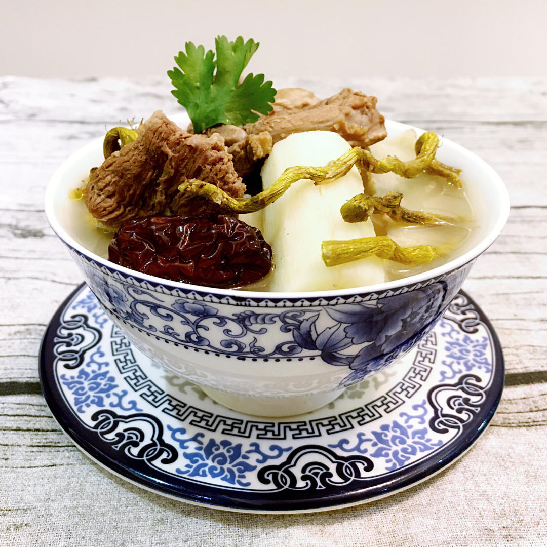 养生食疗：滋阴健脾抗燥的石斛淮山老鸭汤