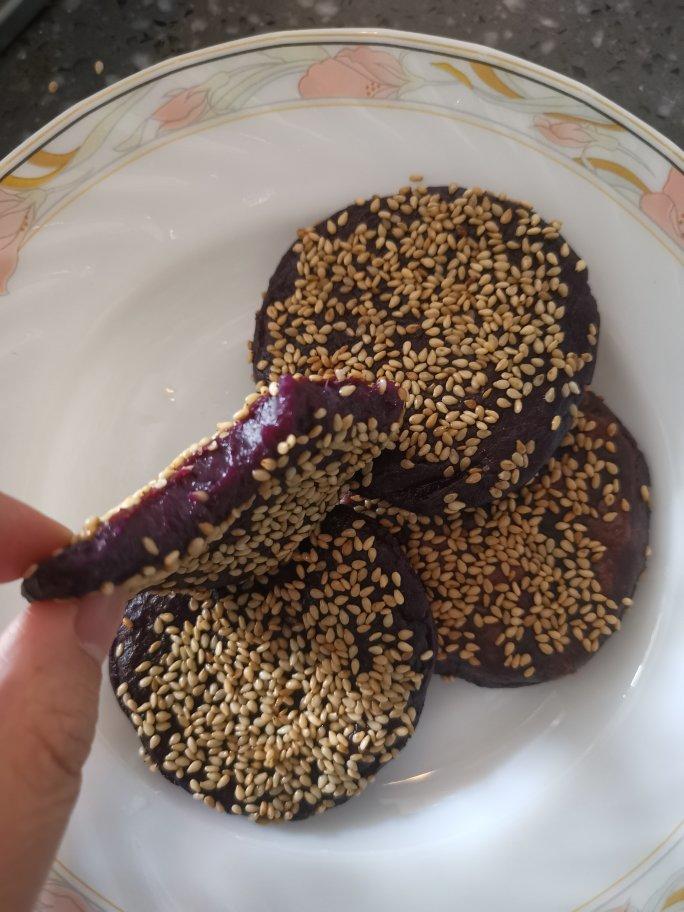 紫薯糯米芝麻饼