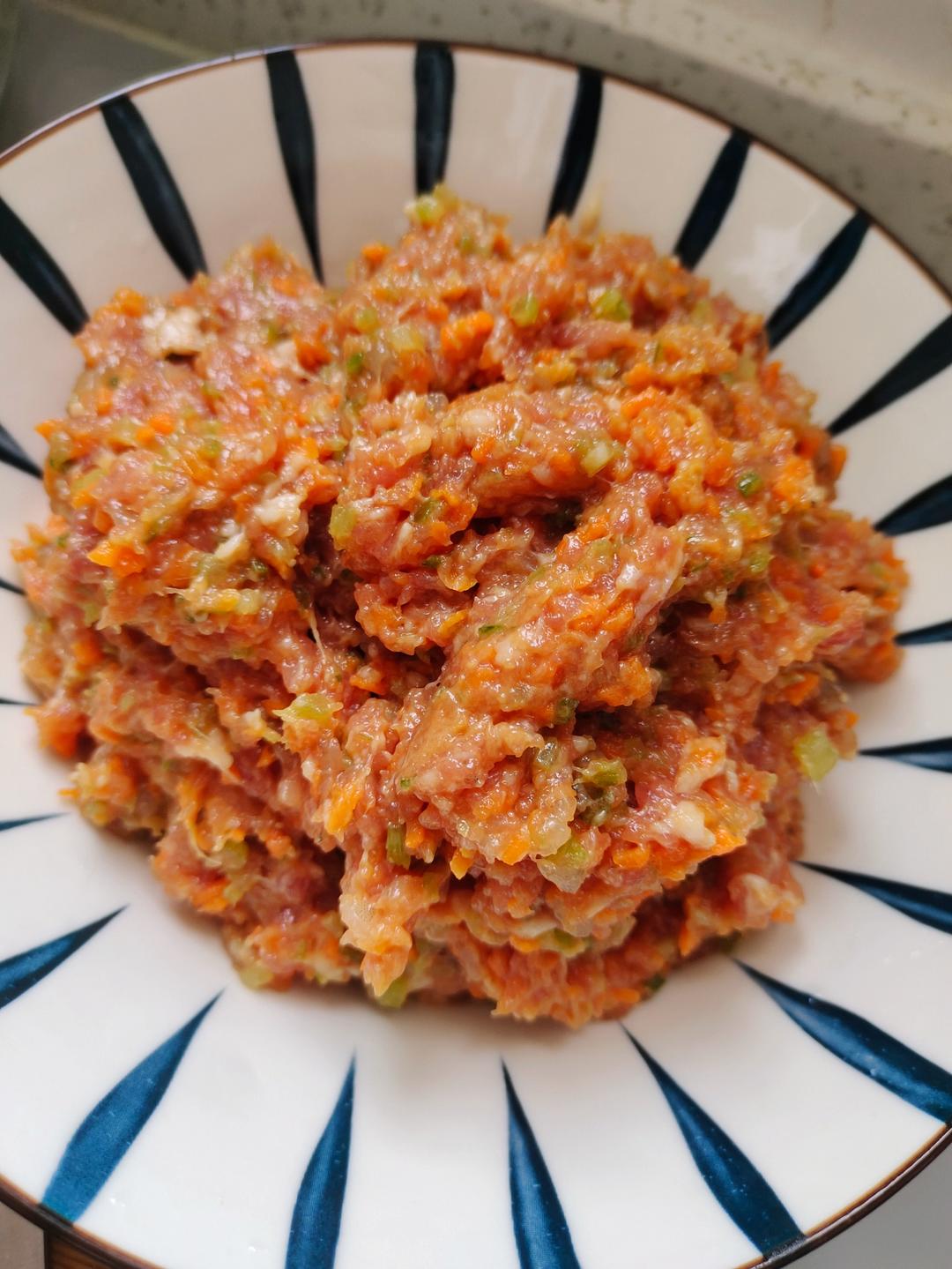 芹菜胡萝卜猪肉水饺