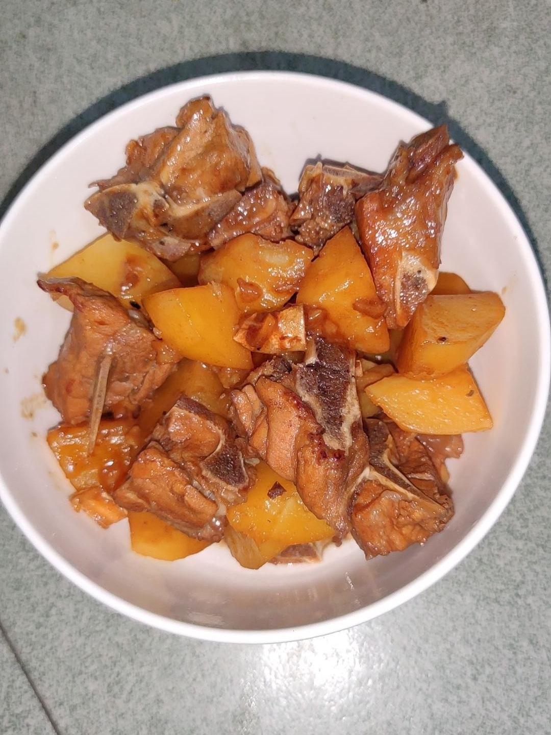 土豆焖排骨(广式）