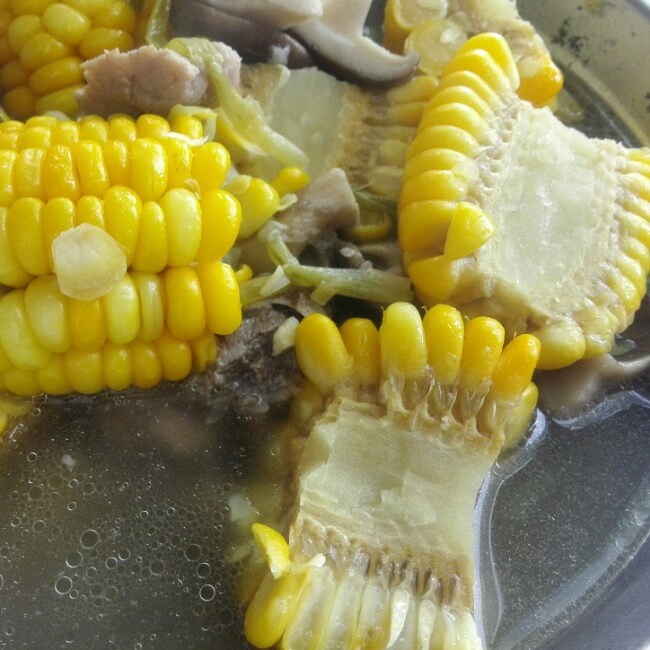 香菇玉米排骨汤